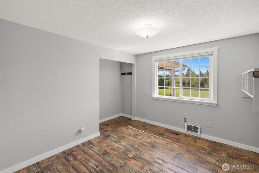 Property photo for 11103 13th Street E, Edgewood photo 21
