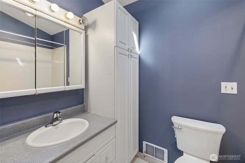Property photo for 11103 13th Street E, Edgewood photo 16