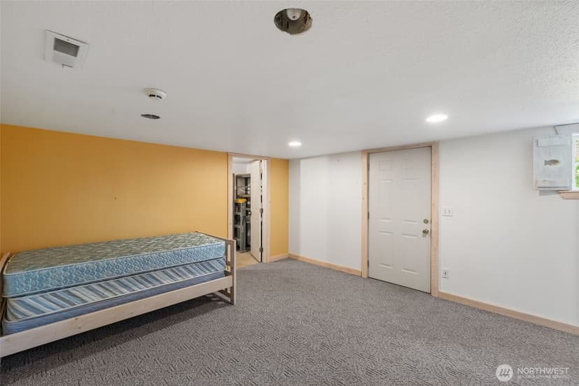 Property photo for 11103 13th Street E, Edgewood photo 24