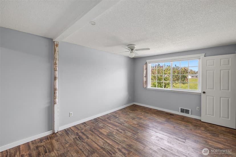 Property photo for 11103 13th Street E, Edgewood photo 17