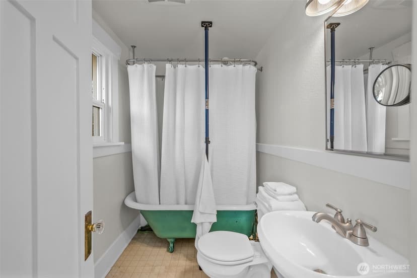 Property photo for 8427 30th Avenue SW, Seattle photo 9
