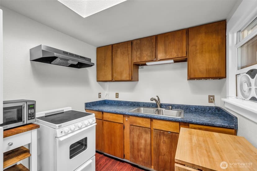 Property photo for 8427 30th Avenue SW, Seattle photo 16