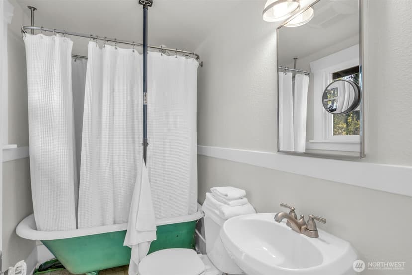 Property photo for 8427 30th Avenue SW, Seattle photo 10