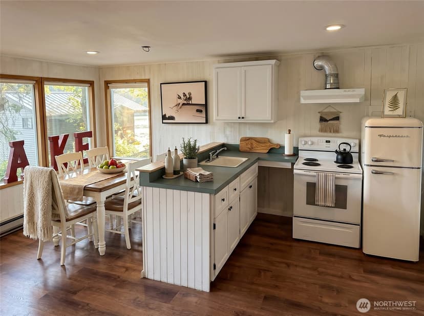 Property photo for 4945 Lakeside Drive, Langley photo 5