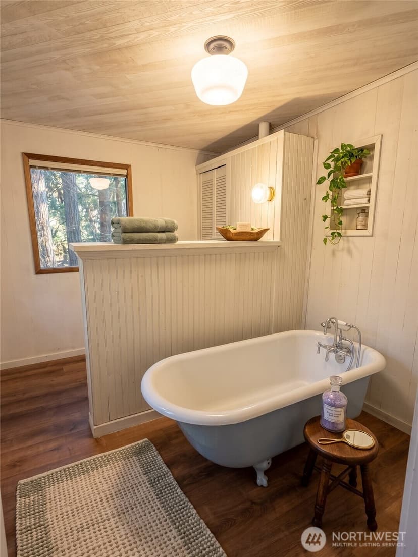 Property photo for 4945 Lakeside Drive, Langley photo 16