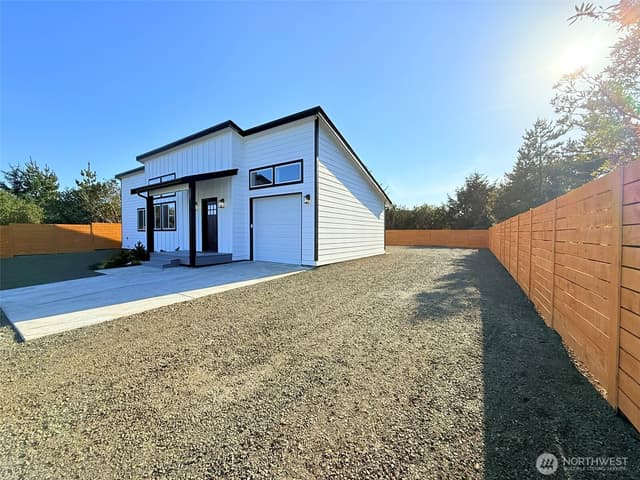 Property photo for 737 Ocean Shores Boulevard SW, Ocean Shores photo 2