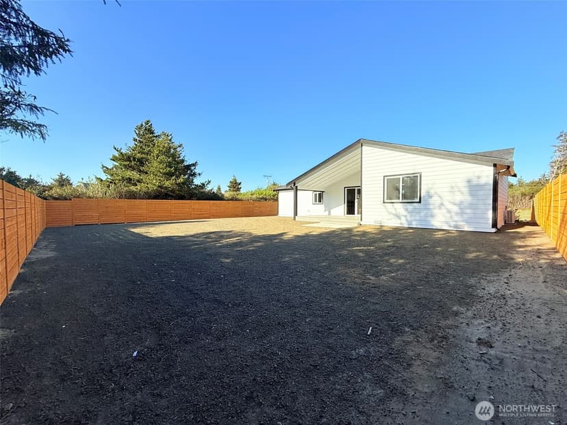 Property photo for 737 Ocean Shores Boulevard SW, Ocean Shores photo 31