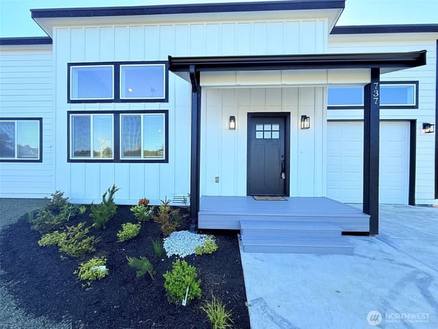 Property photo for 737 Ocean Shores Boulevard SW, Ocean Shores photo 3