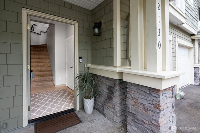 Property photo for 2130 Newport Way NW #7-4, Issaquah photo 3
