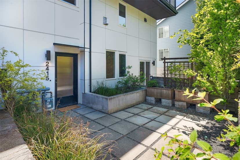Property photo for 2415 W Lynn Street, Seattle photo 7