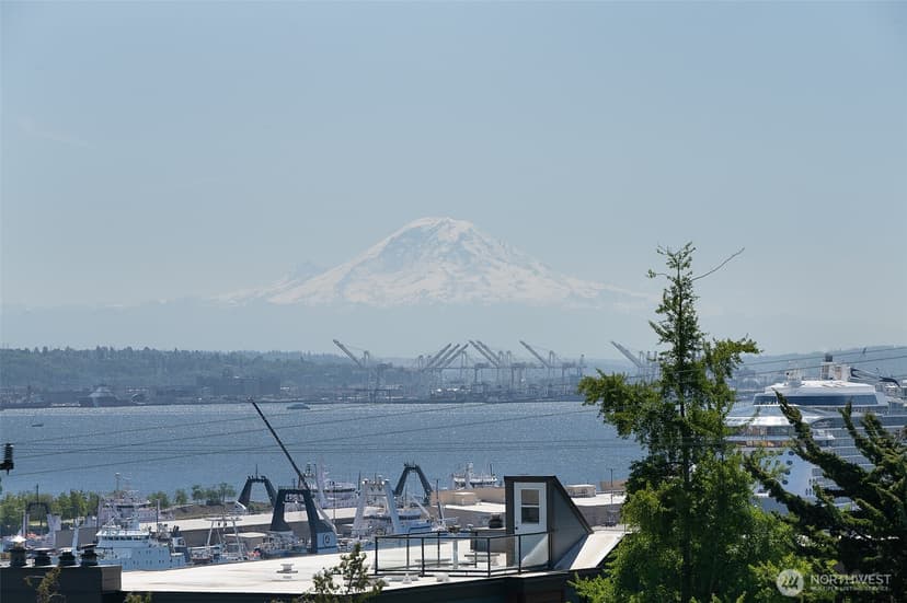 Property photo for 2415 W Lynn Street, Seattle photo 6