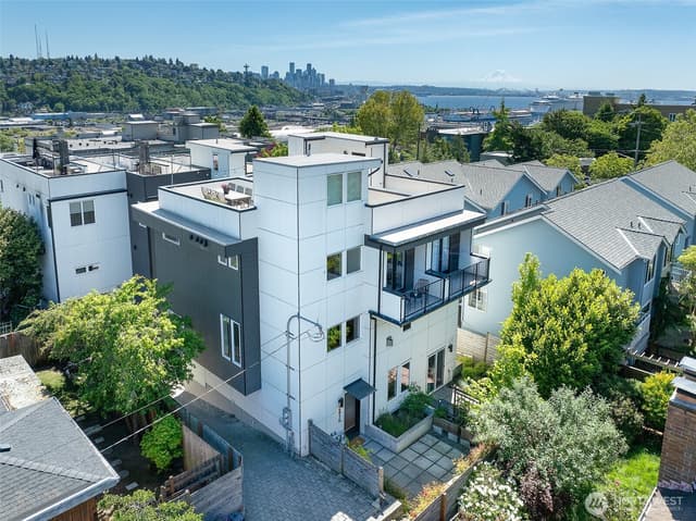 Property photo for 2415 W Lynn Street, Seattle