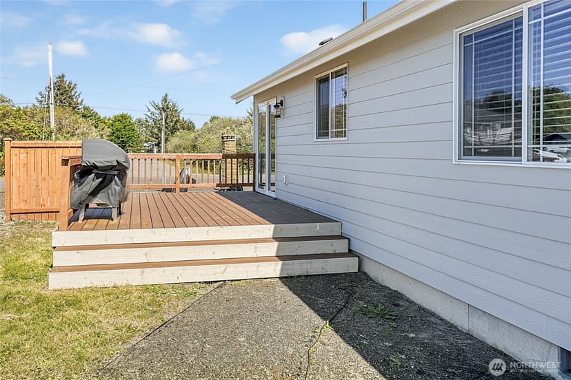 Property photo for 399 Seashore Street SW, Ocean Shores photo 32