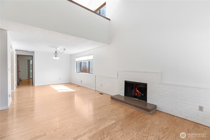 Property photo for 932 S 245th Place, Des Moines photo 3