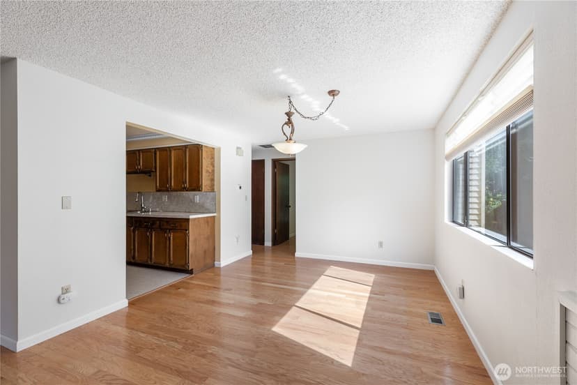 Property photo for 932 S 245th Place, Des Moines photo 8