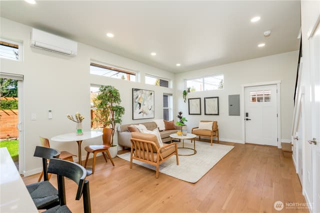 Property photo for 5116 15th Avenue S, Seattle photo 2