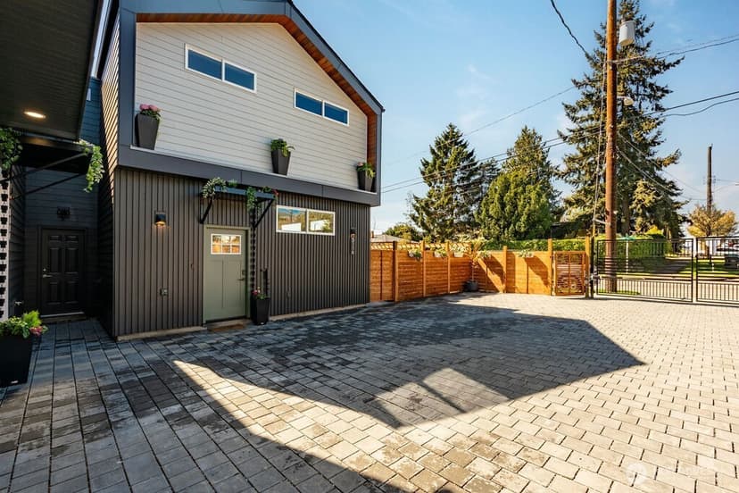 Property photo for 5116 15th Avenue S, Seattle photo 15