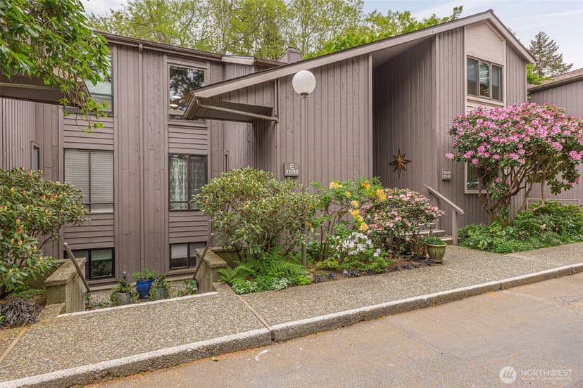 Property photo for 1542 NE 140th Street #E6, Seattle photo 2