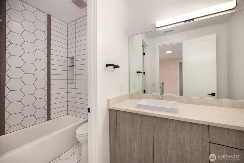 Property photo for 6821 96th Avenue SE, Mercer Island photo 26