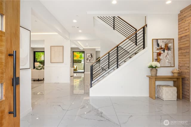 Property photo for 6821 96th Avenue SE, Mercer Island photo 2