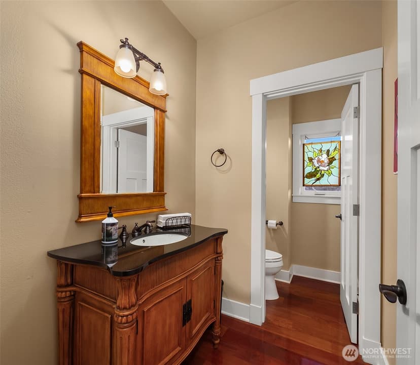 Property photo for 17003 Talbot Road, Edmonds photo 18