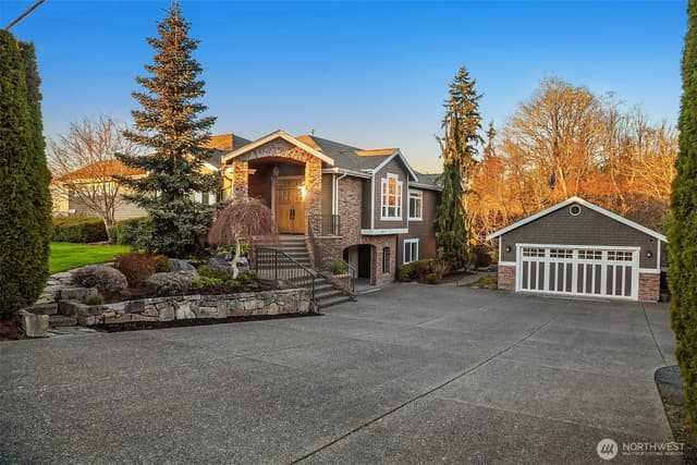 Property photo for 17003 Talbot Road, Edmonds photo 3
