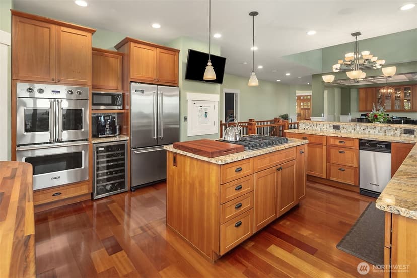 Property photo for 17003 Talbot Road, Edmonds photo 12
