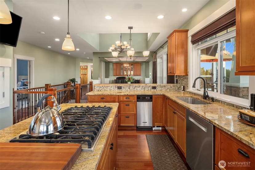 Property photo for 17003 Talbot Road, Edmonds photo 13