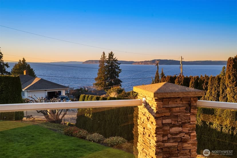 Property photo for 17003 Talbot Road, Edmonds photo 32