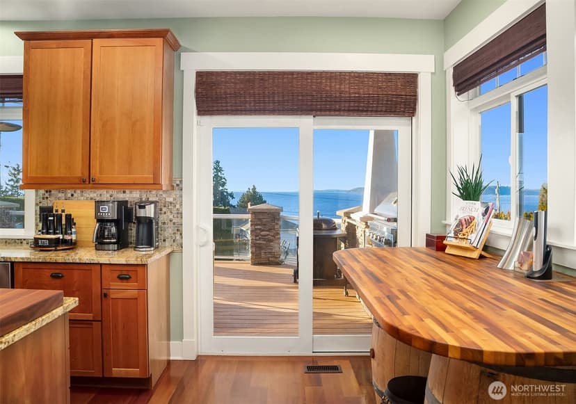 Property photo for 17003 Talbot Road, Edmonds photo 16