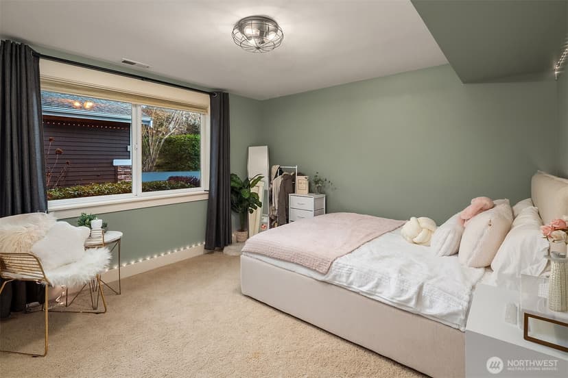 Property photo for 17003 Talbot Road, Edmonds photo 25