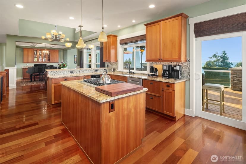 Property photo for 17003 Talbot Road, Edmonds photo 15