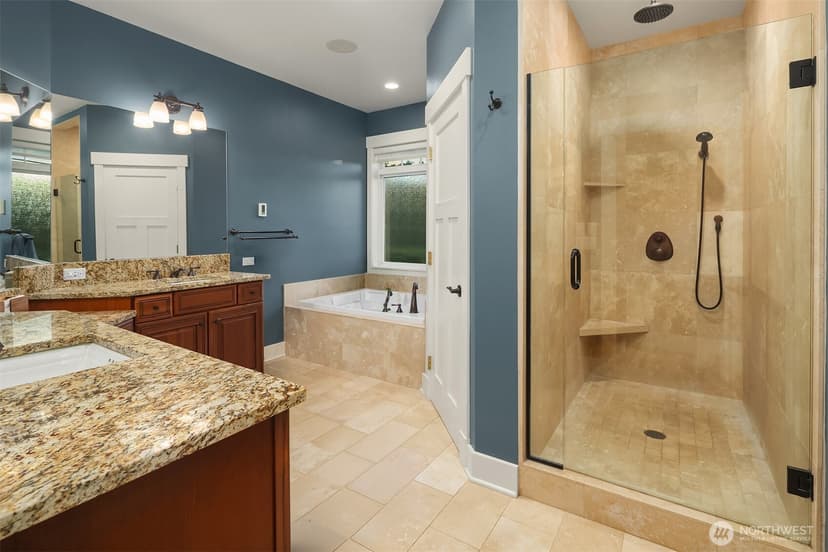 Property photo for 17003 Talbot Road, Edmonds photo 21