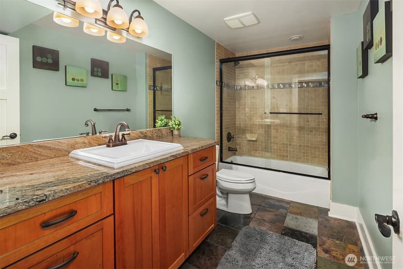 Property photo for 17003 Talbot Road, Edmonds photo 28