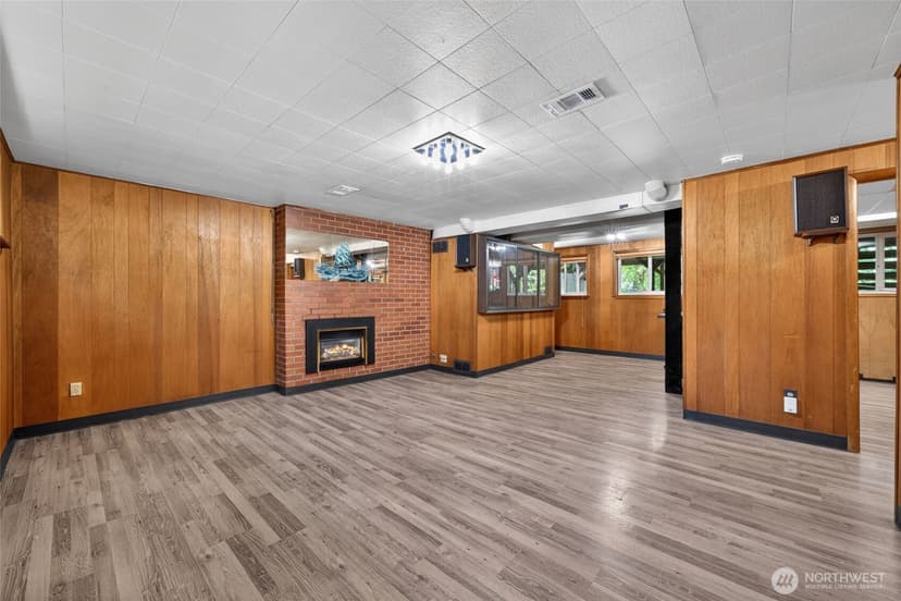 Property photo for 13321 28th Avenue NE, Seattle photo 22