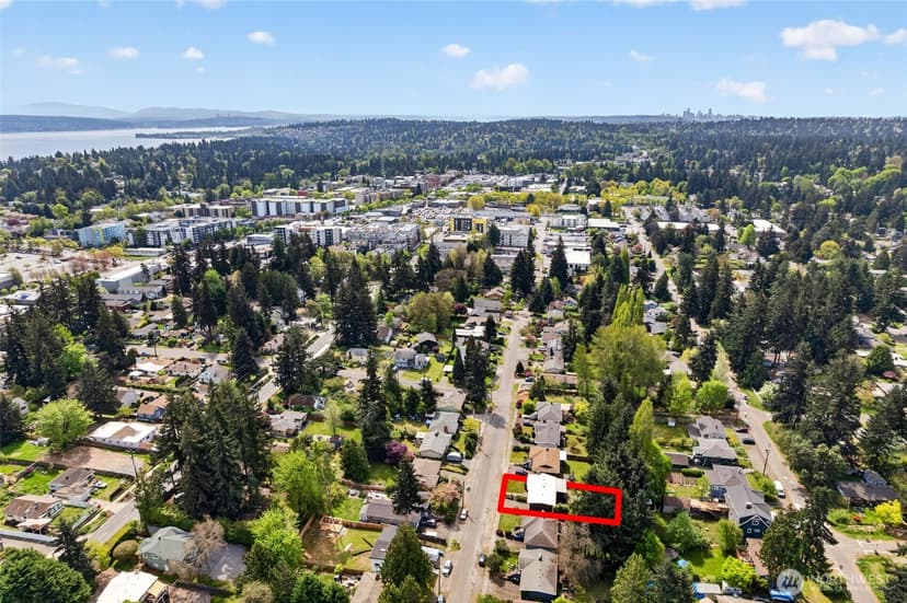 Property photo for 13321 28th Avenue NE, Seattle photo 32