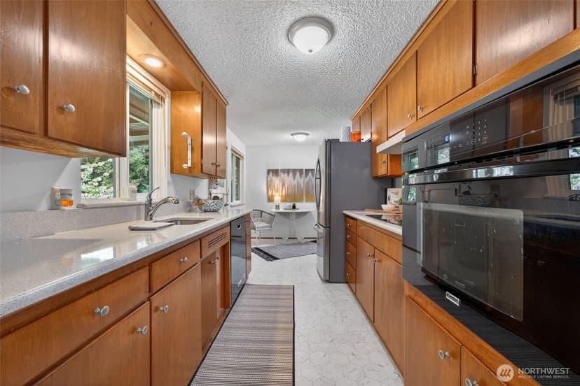 Property photo for 13321 28th Avenue NE, Seattle photo 10