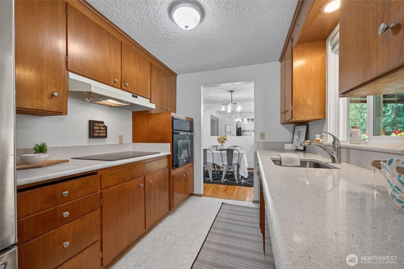 Property photo for 13321 28th Avenue NE, Seattle photo 11