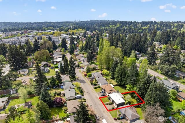 Property photo for 13321 28th Avenue NE, Seattle photo 2
