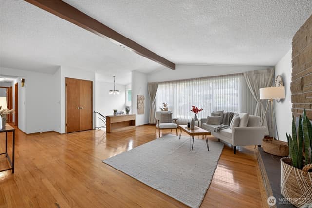 Property photo for 13321 28th Avenue NE, Seattle photo 5