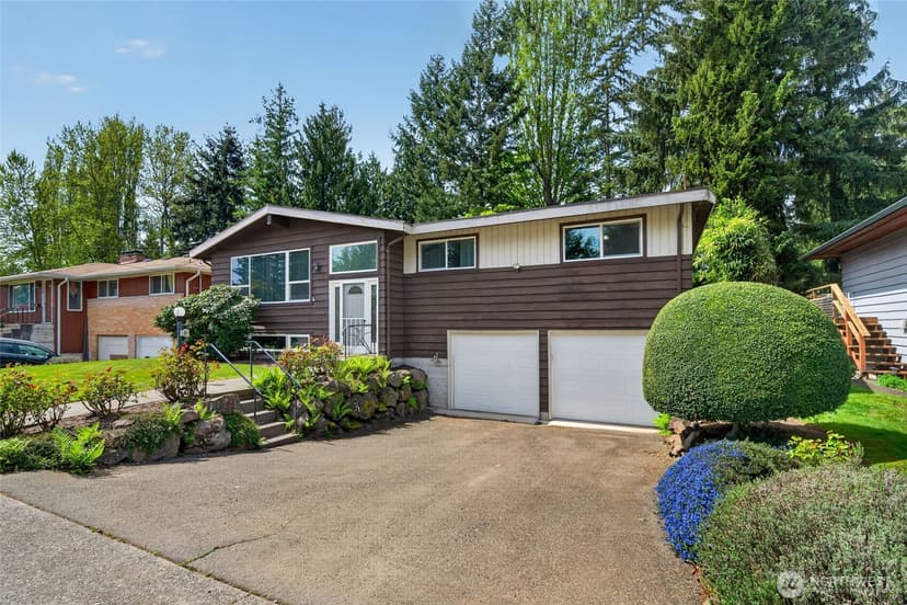 Property photo for 13321 28th Avenue NE, Seattle photo 35
