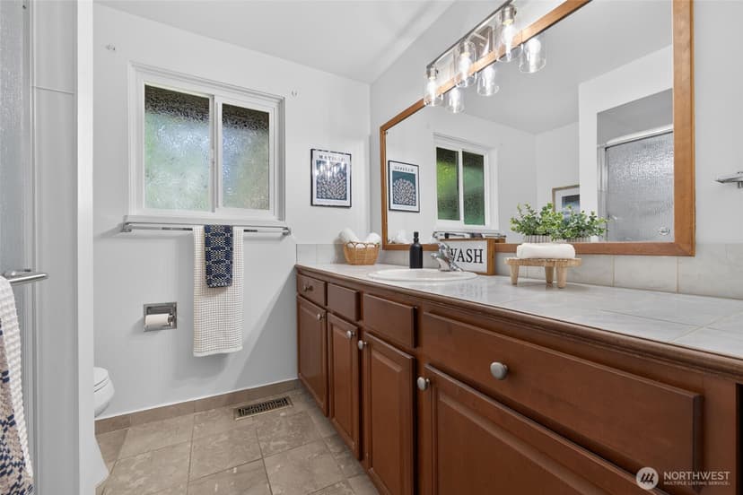 Property photo for 13321 28th Avenue NE, Seattle photo 16