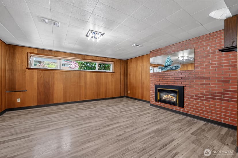 Property photo for 13321 28th Avenue NE, Seattle photo 23