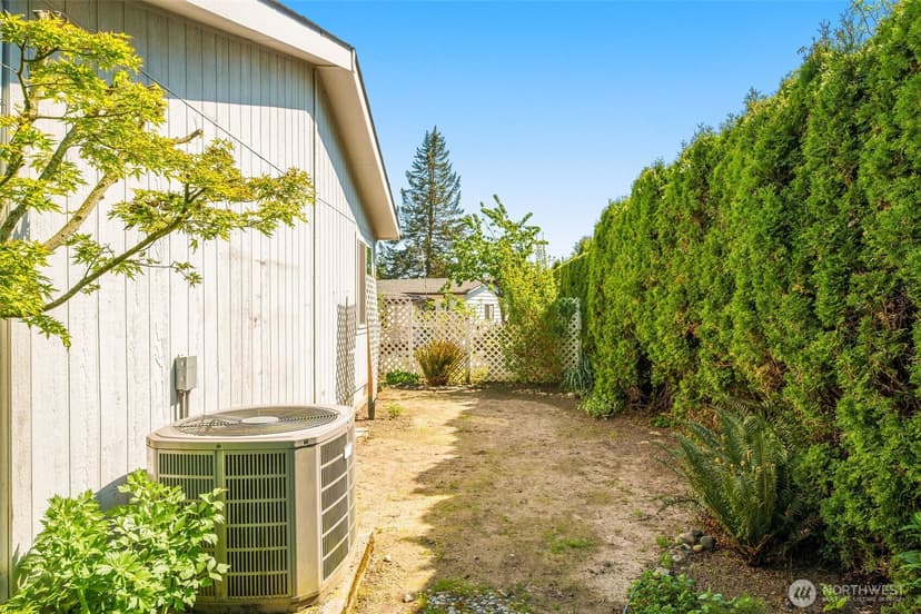 Property photo for 23606 Lake Dr W, Bothell photo 25