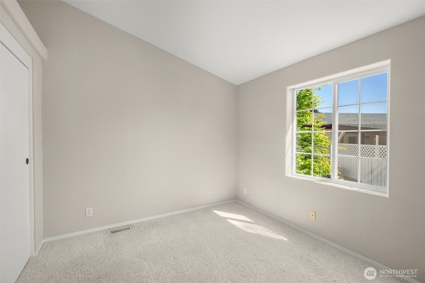Property photo for 23606 Lake Dr W, Bothell photo 20