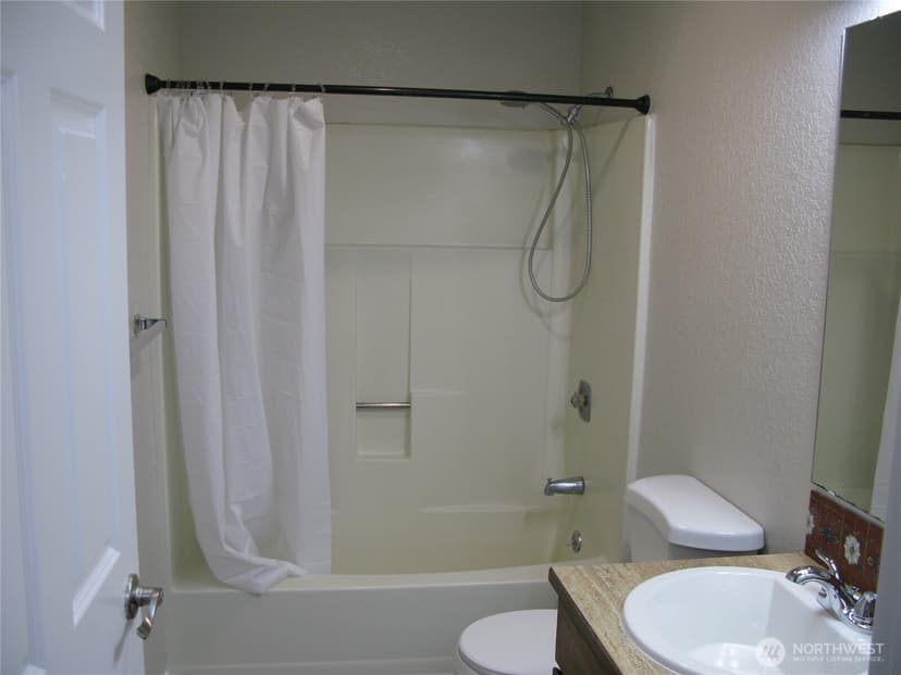 Property photo for 710 10th Street NE #D, Auburn photo 12