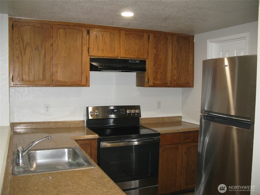 Property photo for 710 10th Street NE #D, Auburn photo 2