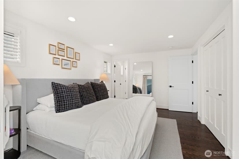 Property photo for 4129 19th Avenue SW, Seattle photo 17