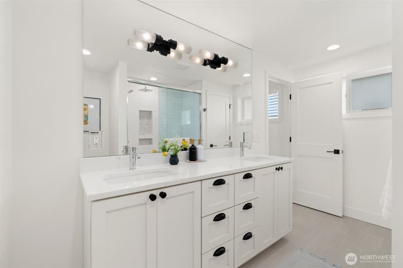 Property photo for 4129 19th Avenue SW, Seattle photo 22