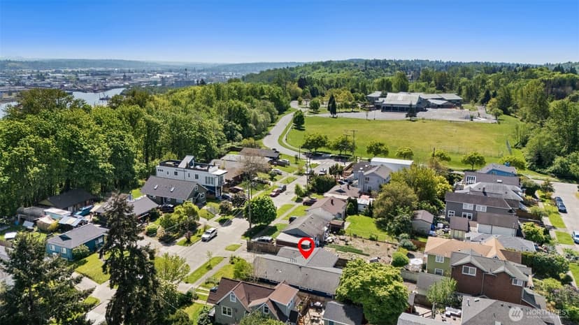 Property photo for 4129 19th Avenue SW, Seattle photo 33